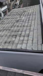 壁から出る白い汚れが気になる！屋根重ね葺き・外壁 アイジー工業／スーパーガルテクト