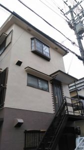 壁から出る白い汚れが気になる！屋根重ね葺き・外壁 アイジー工業／スーパーガルテクト