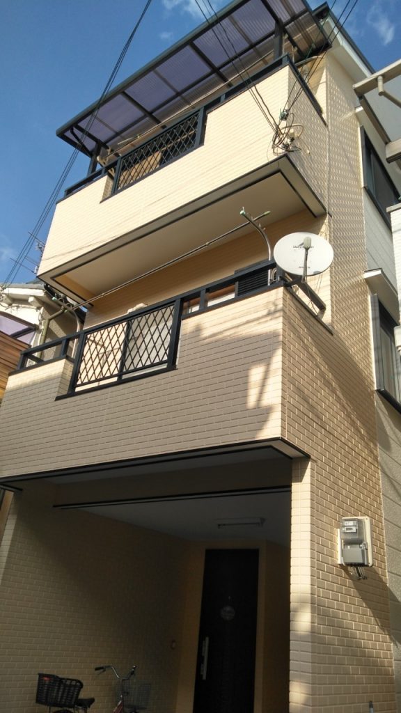 【高槻市】屋根は軽く！外壁も一緒に！ 屋根カバー工法・外壁塗装