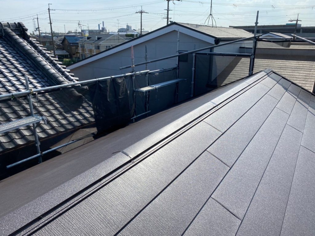 雨漏りを早く治したい！ ｱｲｼﾞｰ工業　ｽｰﾊﾟｰｶﾞﾙﾃｸﾄ　屋根カバー工法