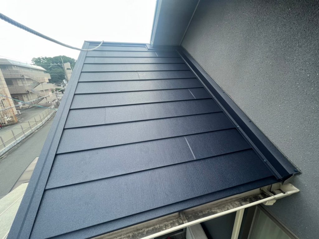 【茨木市】スーパーガルテクトで屋根カバー工法