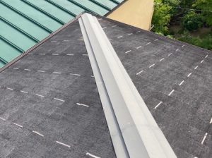 【池田市】優れた遮熱性と断熱効果なら！スーパーガルテクト/屋根カバー工法