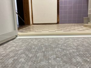 【高槻市】掃除が楽ちん、床がほっカラリで理想のバスルーム /TOTO サザナ　