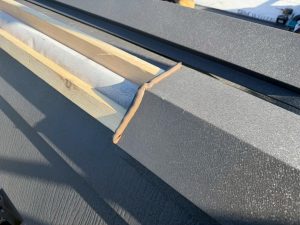 【吹田市】モニエル瓦からスーパーガルテクトへ葺き替え工事｜軽量・高耐久の屋根リフォーム