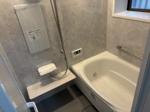 【高槻市 浴室・洗面リフォーム施工事例】LIXILリデア＆LIXILピアラ採用｜脱衣室内装・給湯器交換で快適空間へ　