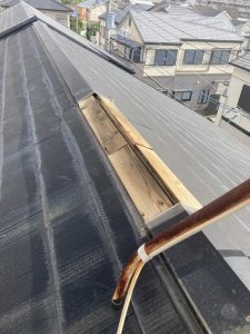 【高槻市 雨漏り】雨漏りは早めの点検が重要｜原因・対処方法・修理業者選びを解説